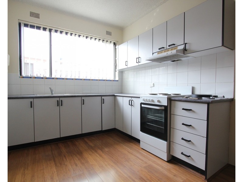 2/4 Goulburn Street, Warwick Farm NSW 2170