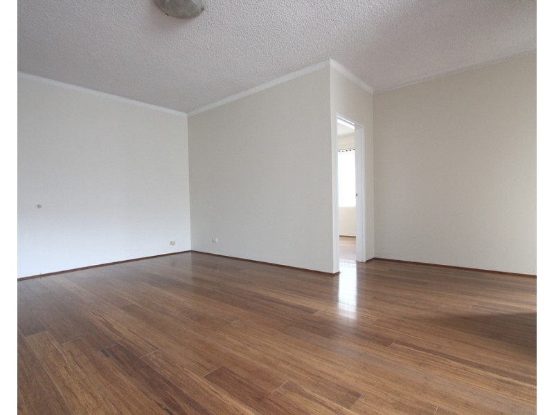 2/4 Goulburn Street, Warwick Farm NSW 2170