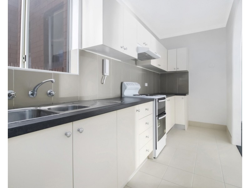 4/3 Hart Street, Warwick Farm NSW 2170