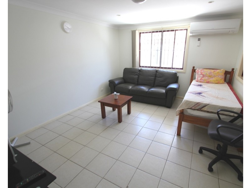 6A Waratah Avenue, Casula NSW 2170