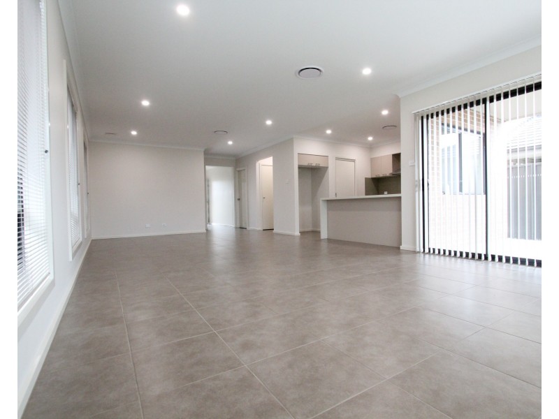 5 Clubmoss Street, Denham Court NSW 2565