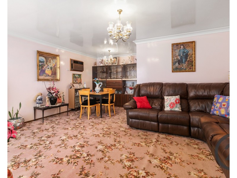 5 Hanna Ave, Lurnea NSW 2170