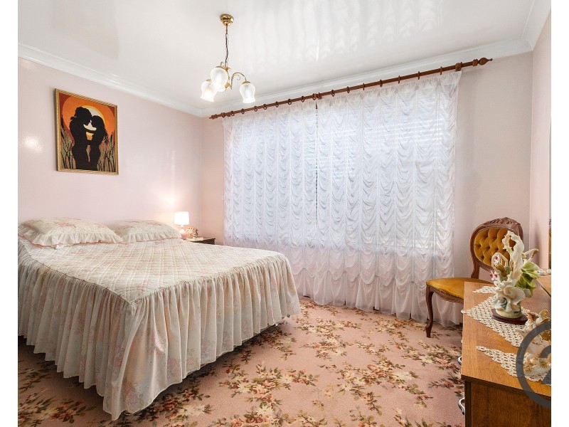 5 Hanna Ave, Lurnea NSW 2170