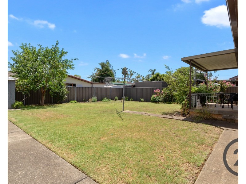 5 Hanna Ave, Lurnea NSW 2170