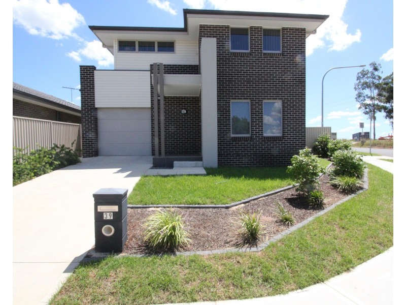 39 Southern Cross Avenue, Middleton Grange NSW 2171