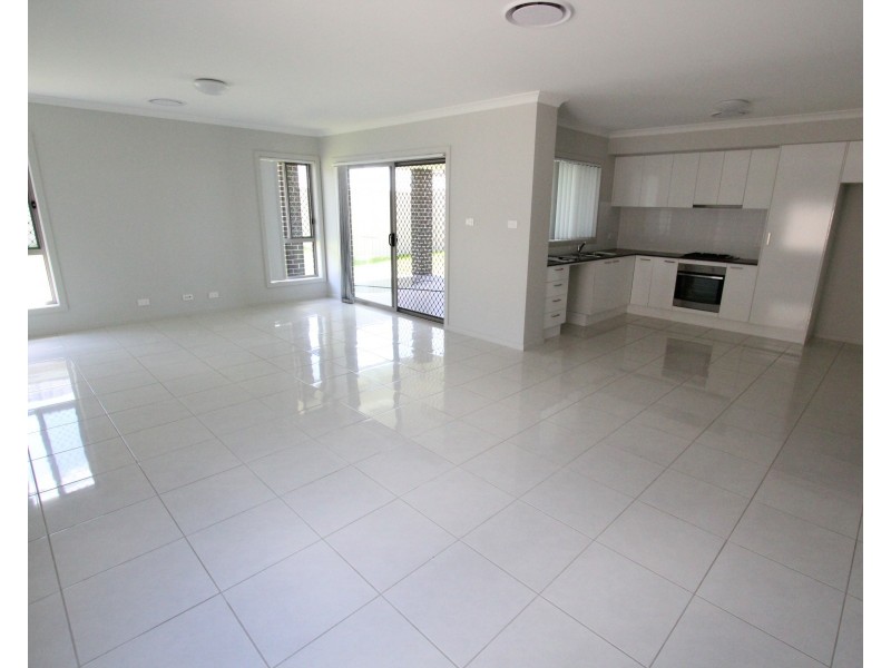 39 Southern Cross Avenue, Middleton Grange NSW 2171