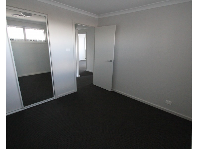 39 Southern Cross Avenue, Middleton Grange NSW 2171