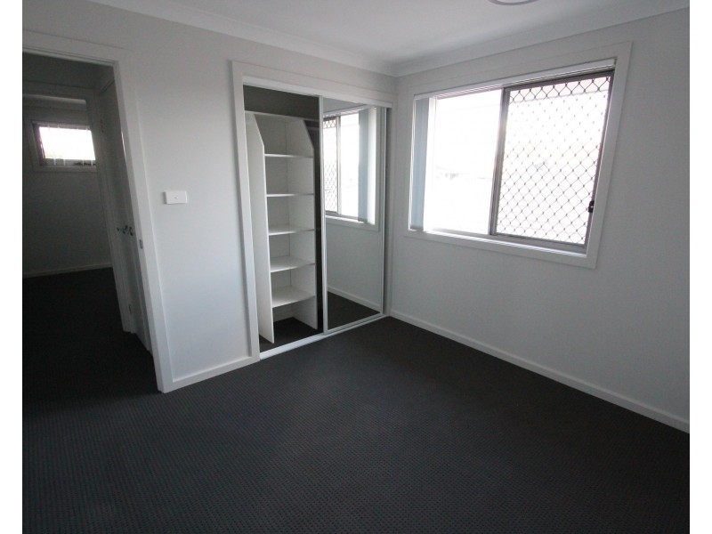 39 Southern Cross Avenue, Middleton Grange NSW 2171