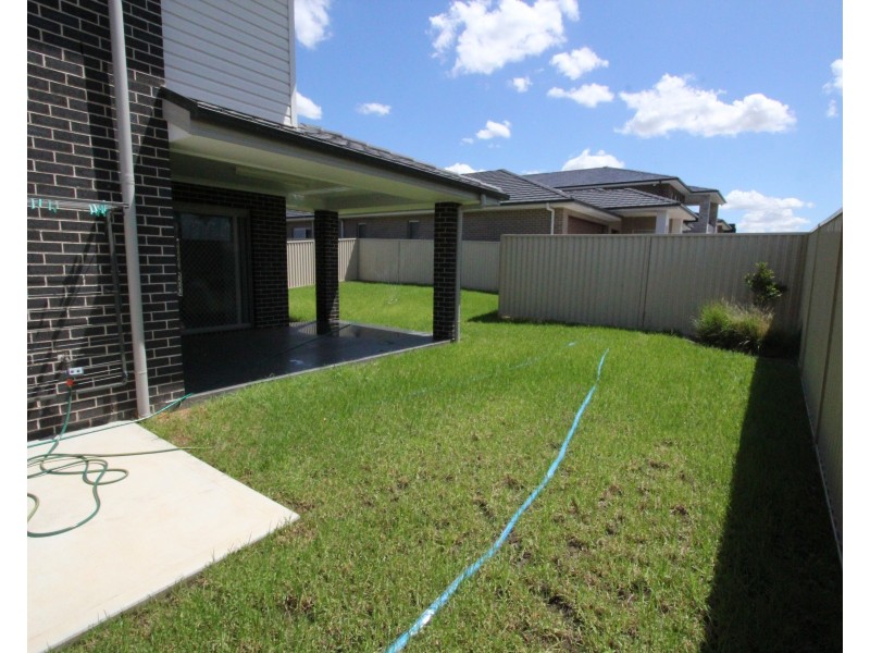 39 Southern Cross Avenue, Middleton Grange NSW 2171