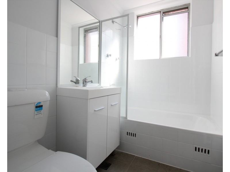 1/3 Hart Street, Warwick Farm NSW 2170