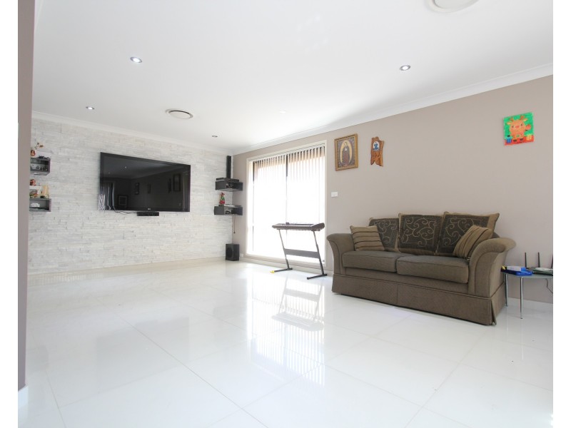 9 Pecan Place, Casula NSW 2170