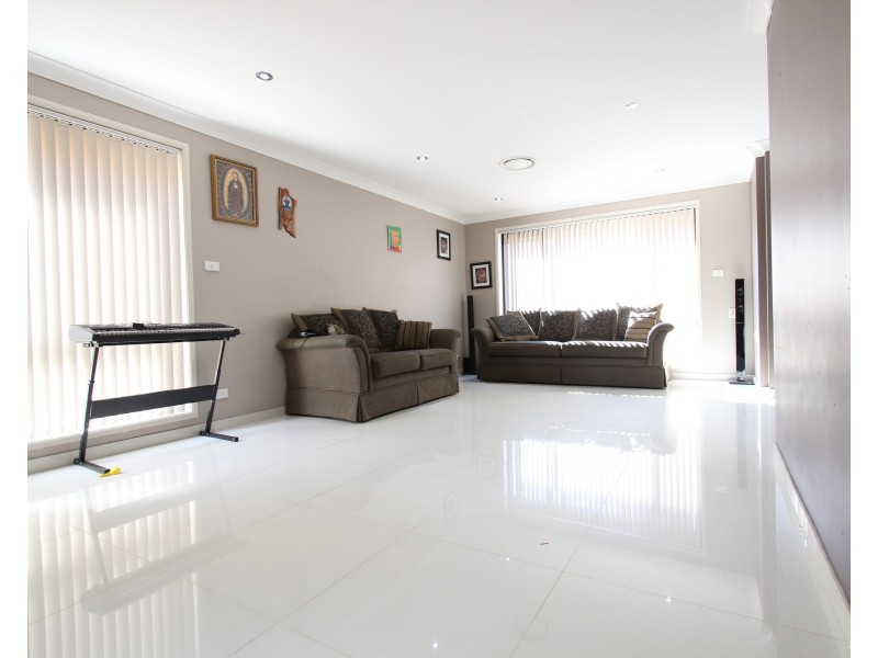 9 Pecan Place, Casula NSW 2170