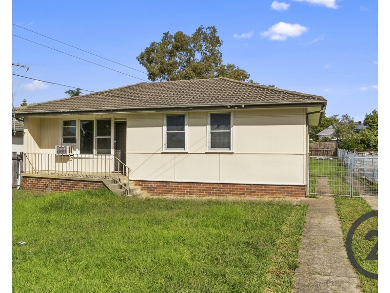6 Humphreys Avenue, Casula NSW 2170