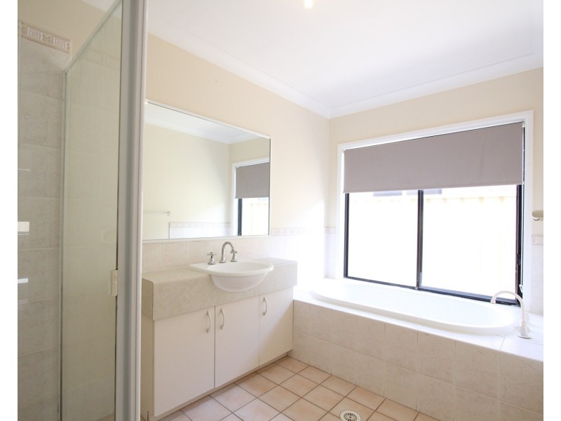 14 Cherry Place, Prestons NSW 2170