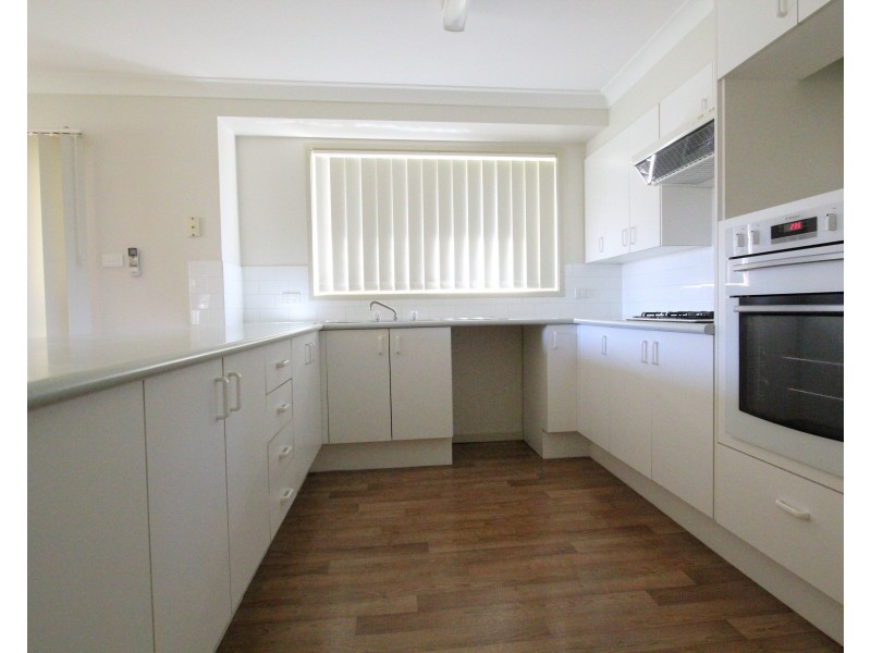 23 Glenelg Court, Wattle Grove NSW 2173