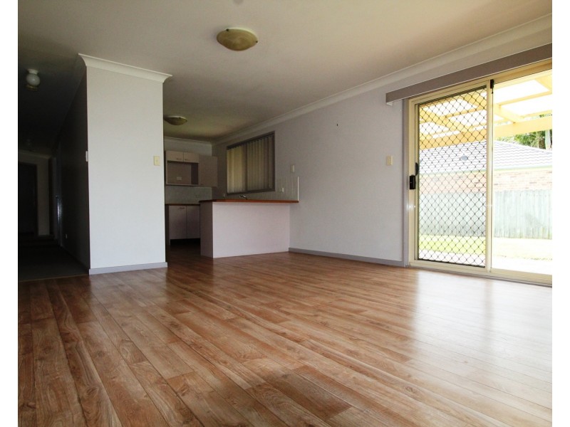 8 Orara Court, Wattle Grove NSW 2173