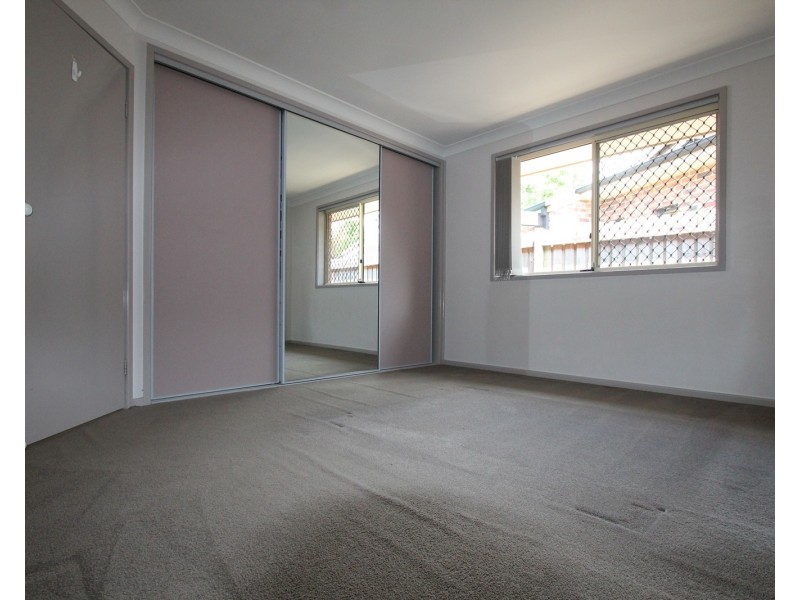 8 Orara Court, Wattle Grove NSW 2173