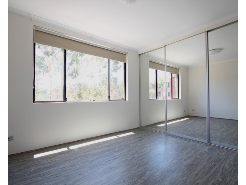 27/4 Riverpark Drive, Liverpool NSW 2170