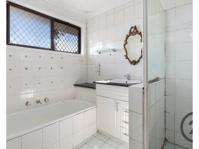 13 Bluegum Avenue, Prestons NSW 2170