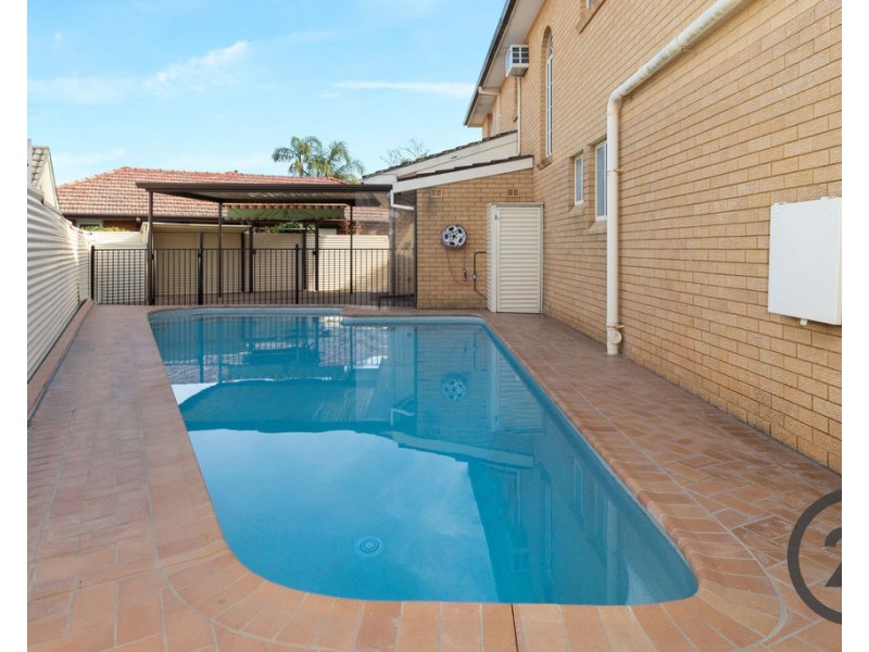 2  Gal Crescent, Moorebank NSW 2170