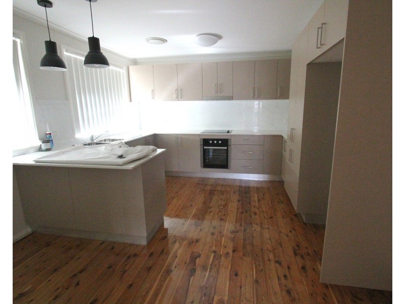 10 Bensbach Road, Glenfield NSW 2167