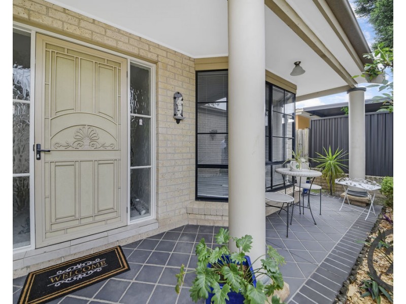 6 Collie Court, Wattle Grove NSW 2173