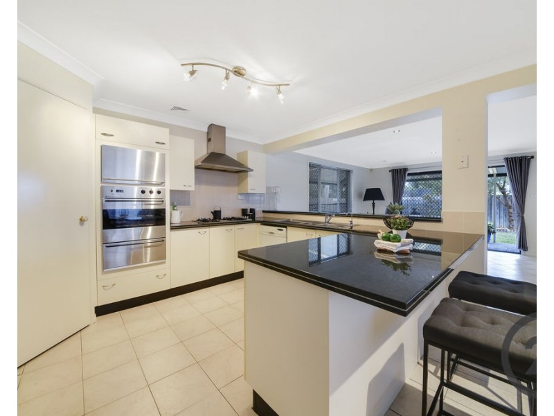 6 Collie Court, Wattle Grove NSW 2173