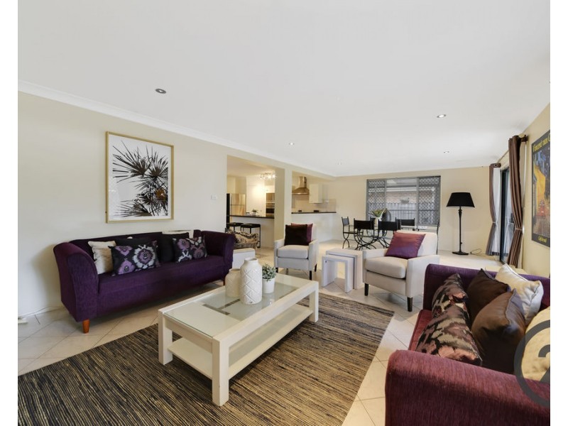 6 Collie Court, Wattle Grove NSW 2173