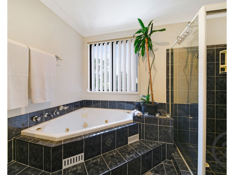6 Collie Court, Wattle Grove NSW 2173