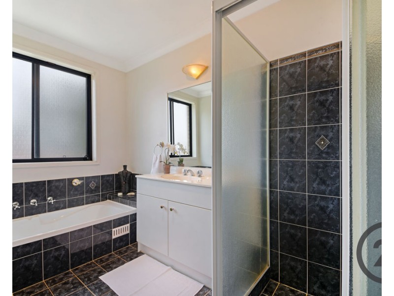 6 Collie Court, Wattle Grove NSW 2173