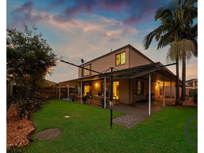 6 Collie Court, Wattle Grove NSW 2173