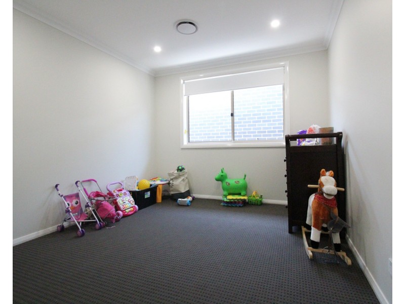 38 Mulvihill Crescent, Denham Court NSW 2565