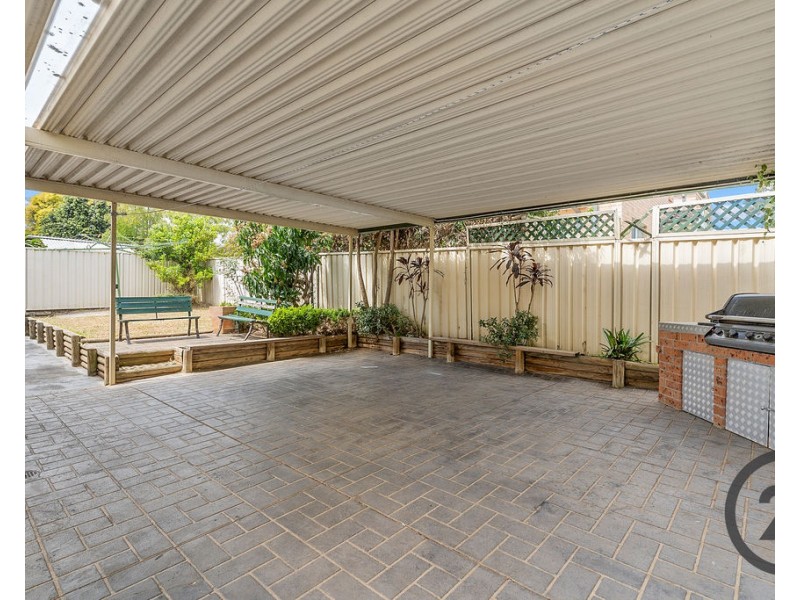 1  Bergalia Close, Prestons NSW 2170