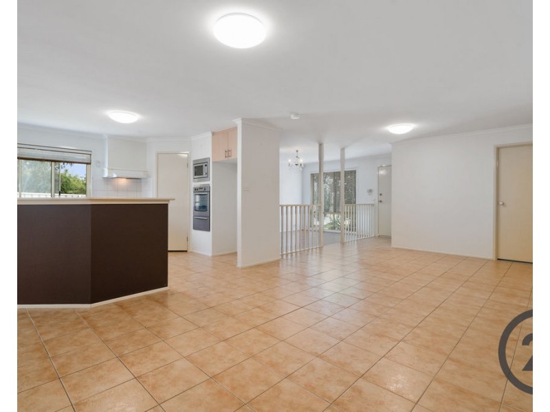 1  Bergalia Close, Prestons NSW 2170