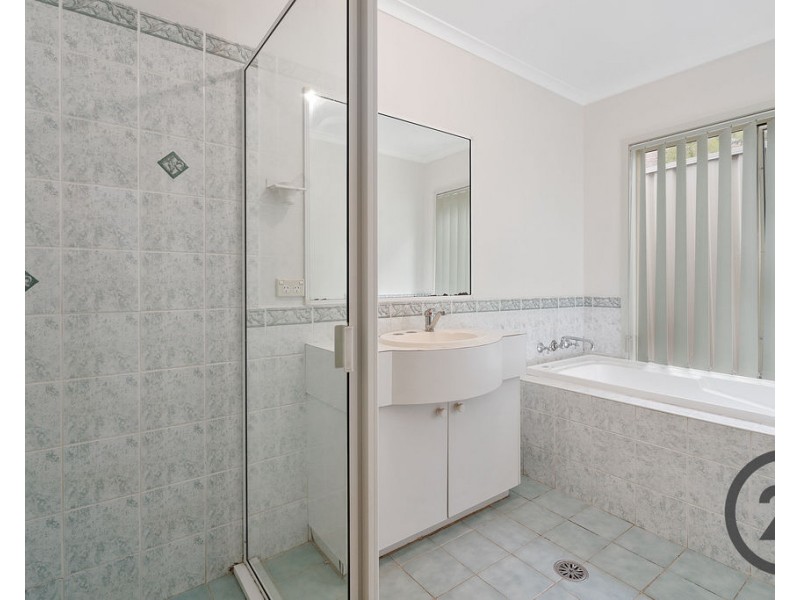 1  Bergalia Close, Prestons NSW 2170