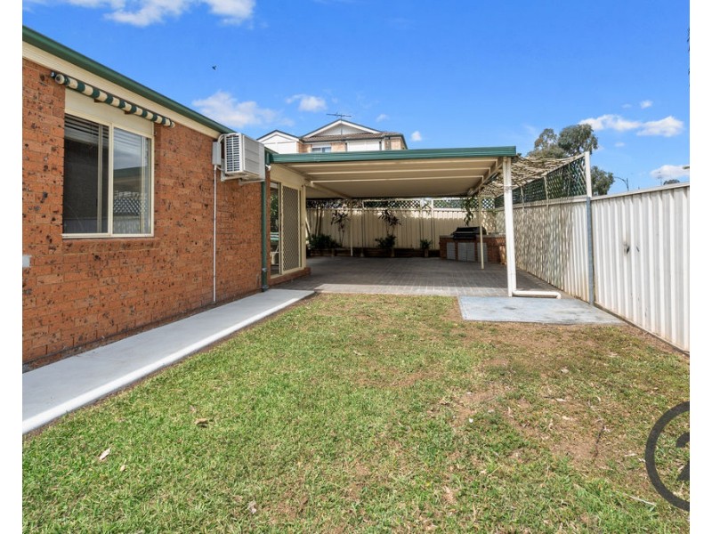 1  Bergalia Close, Prestons NSW 2170