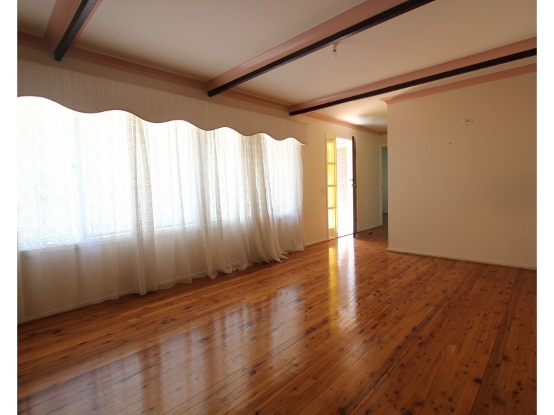35 Greenoaks Avenue, Bradbury NSW 2560