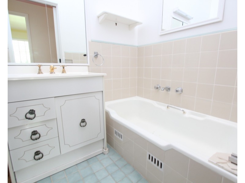35 Greenoaks Avenue, Bradbury NSW 2560