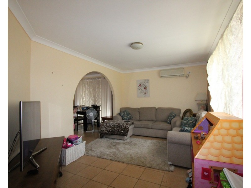 1/4 Mary Street, Macquarie Fields NSW 2564