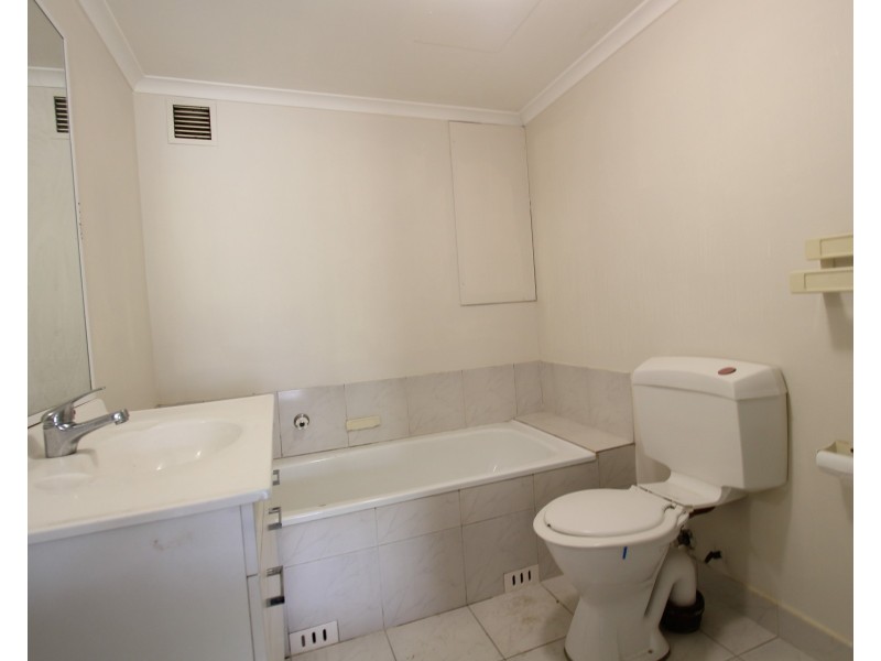 25/3 Riverpark Drive, Liverpool NSW 2170