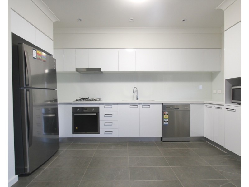 18 Greenview Drive, Moorebank NSW 2170