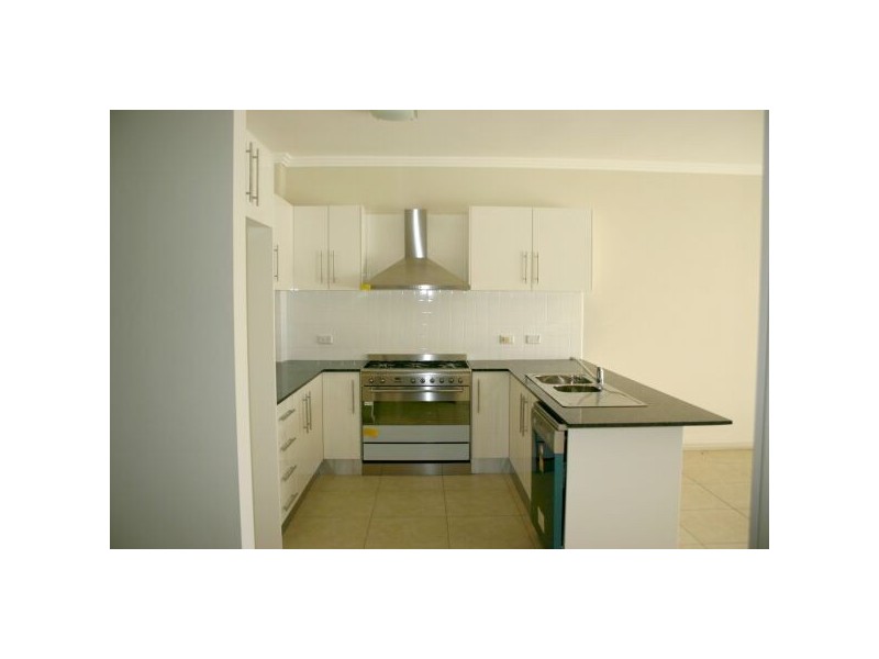 7/54 Osprey Dr, Illawong NSW 2234