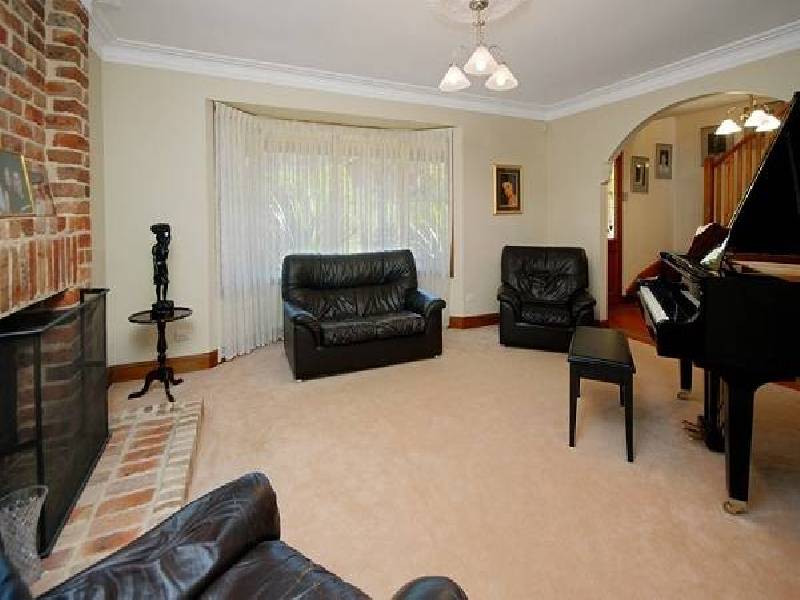 27 Sylvan Ridge Drive, Illawong NSW 2234