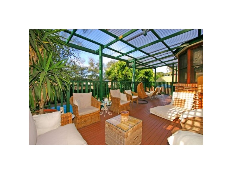 42 Blaxland Drive, Illawong NSW 2234