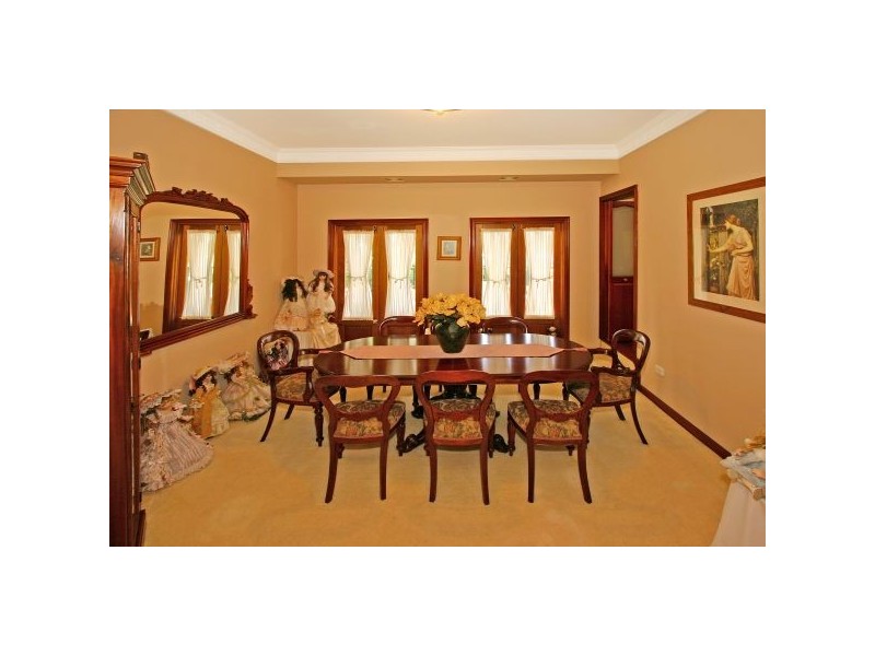 42 Blaxland Drive, Illawong NSW 2234