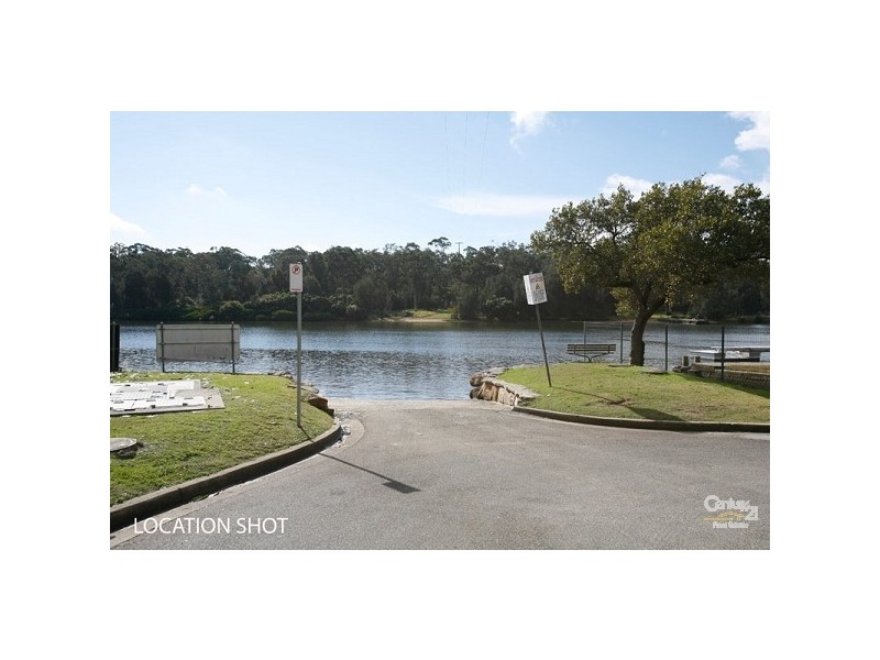31 St George Cres, Sandy Point NSW 2172