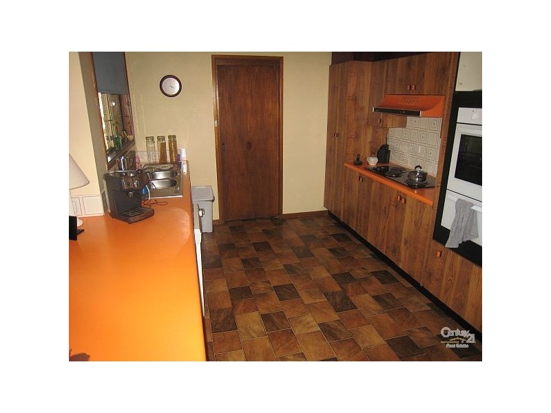 6 Barker Close, Illawong NSW 2234