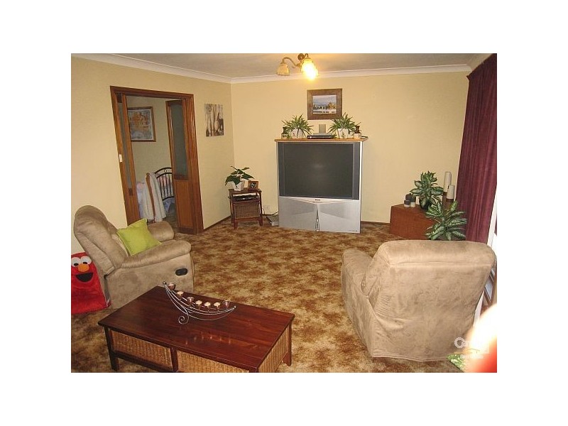 6 Barker Close, Illawong NSW 2234