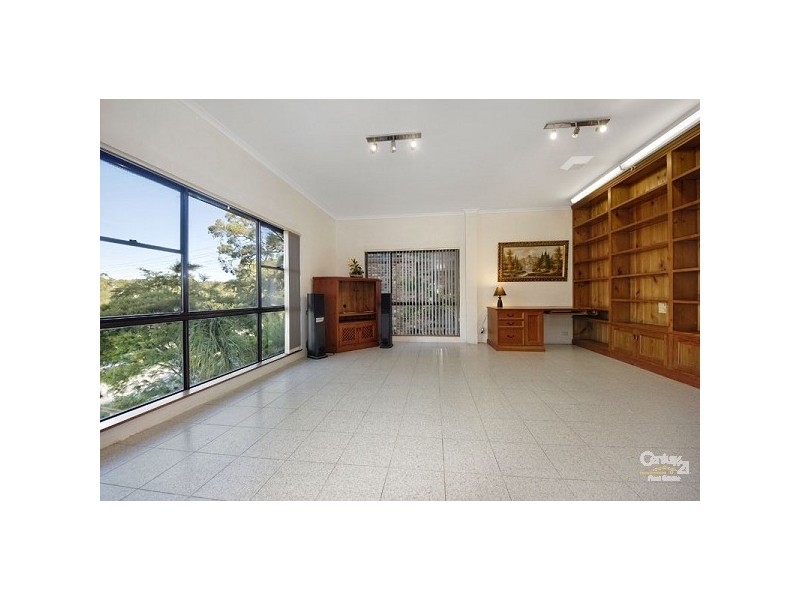 8 Charlotte Place, Illawong NSW 2234