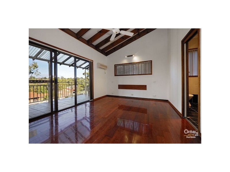 8 Charlotte Place, Illawong NSW 2234